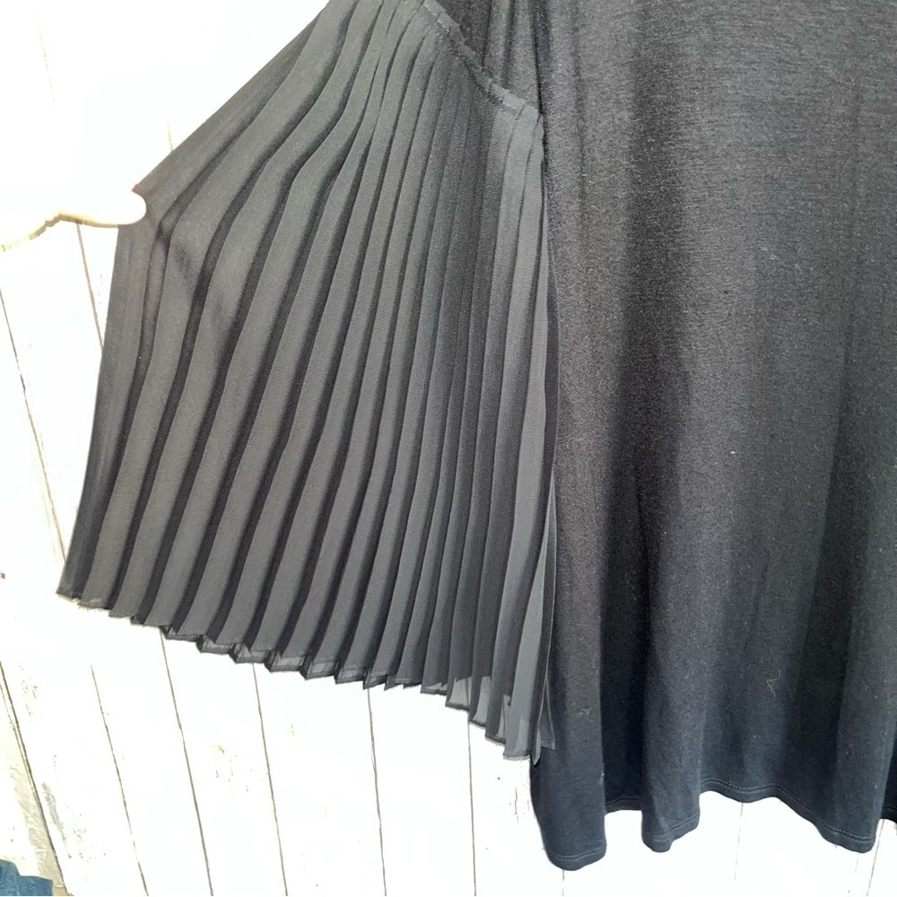 Lane Bryant Pleated Sleeve Top Black Long Sleeve Rayon Blend Size 22/24 Plus - Picture 2 of 4
